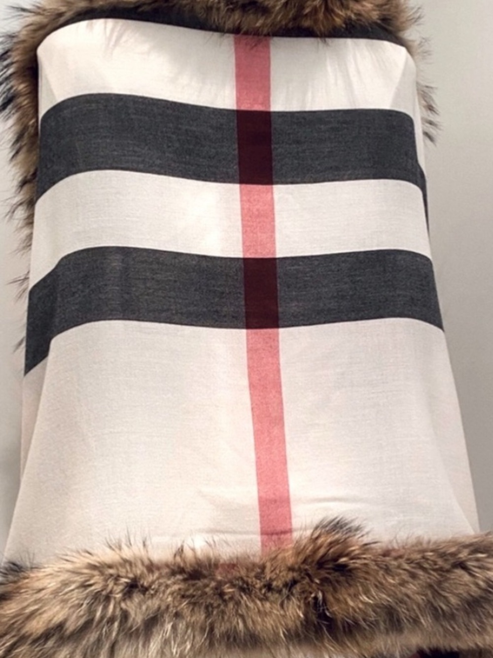 BURBERRY CASHMERE/ WOOL RACCOON FUR STOLE. - Picture 5 of 10